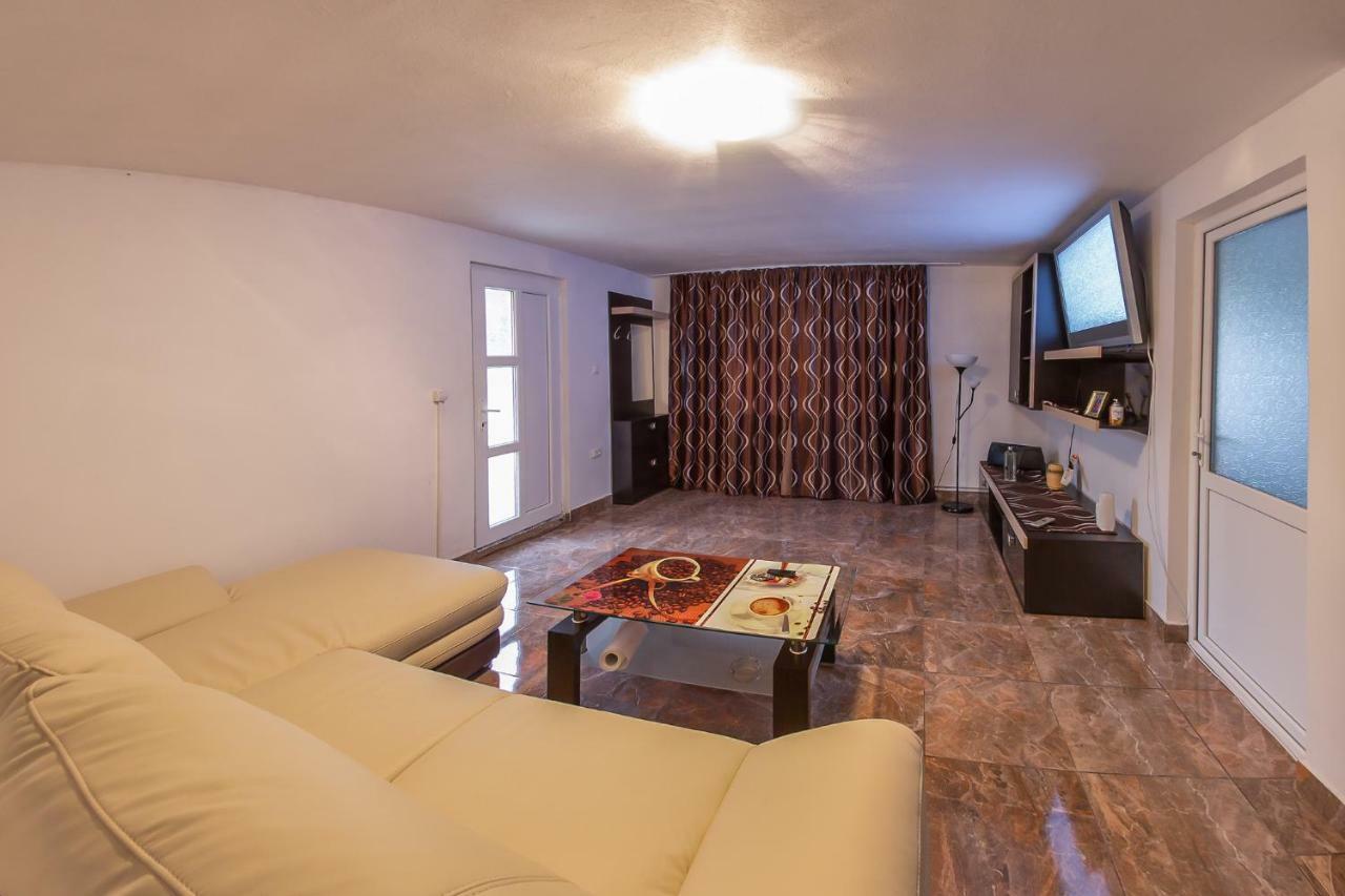 Casa De Vacanta Jeny Novaci-Straini Ngoại thất bức ảnh