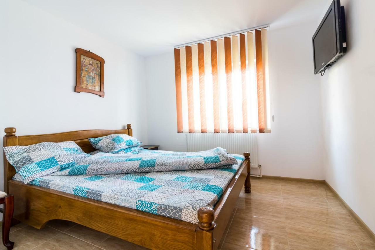 Casa De Vacanta Jeny Novaci-Straini Ngoại thất bức ảnh