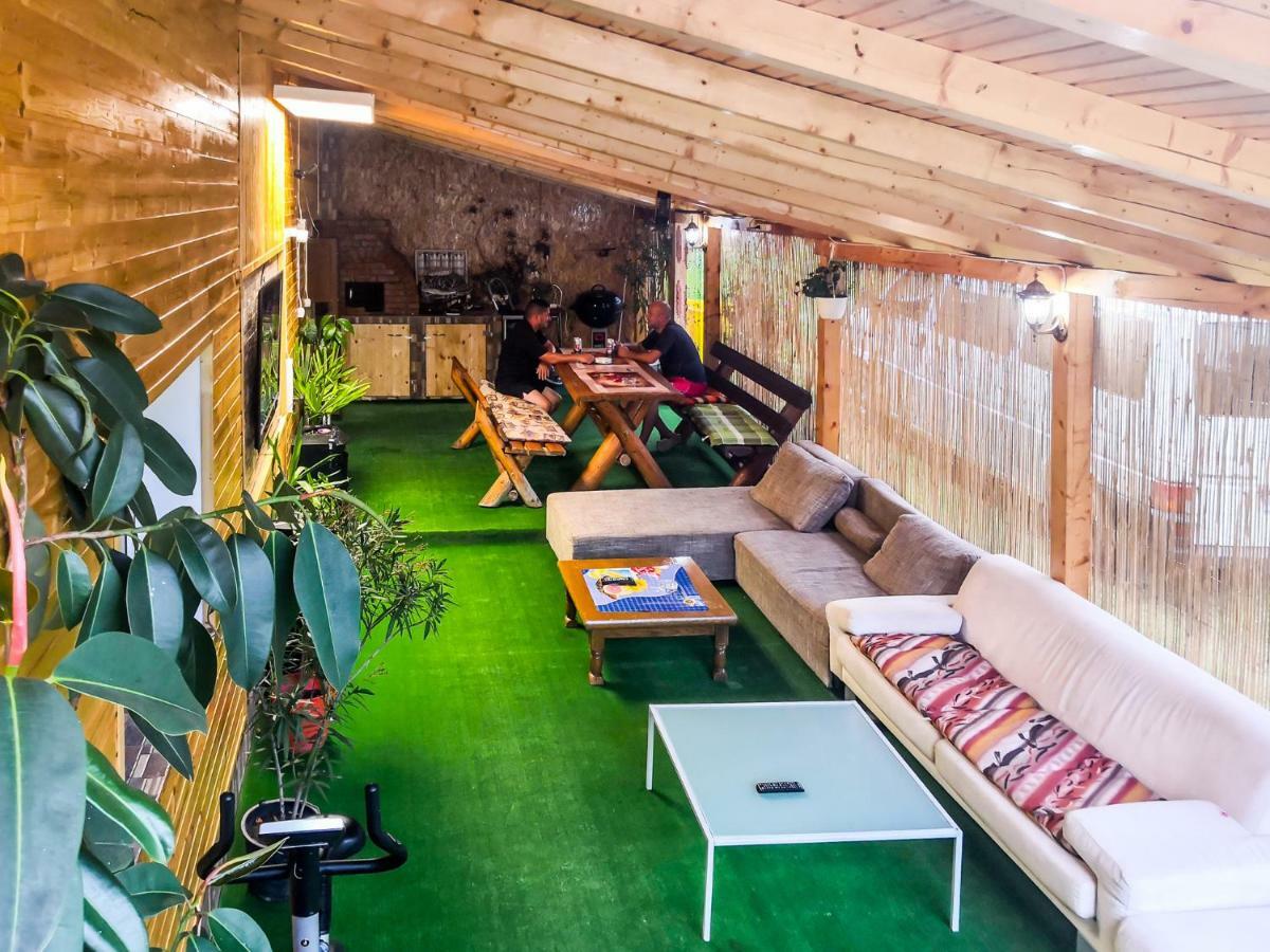 Casa De Vacanta Jeny Novaci-Straini Ngoại thất bức ảnh
