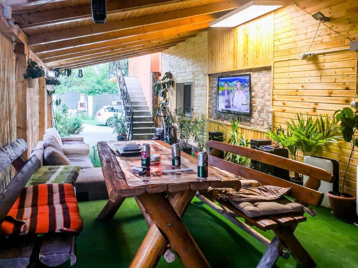 Casa De Vacanta Jeny Novaci-Straini Ngoại thất bức ảnh