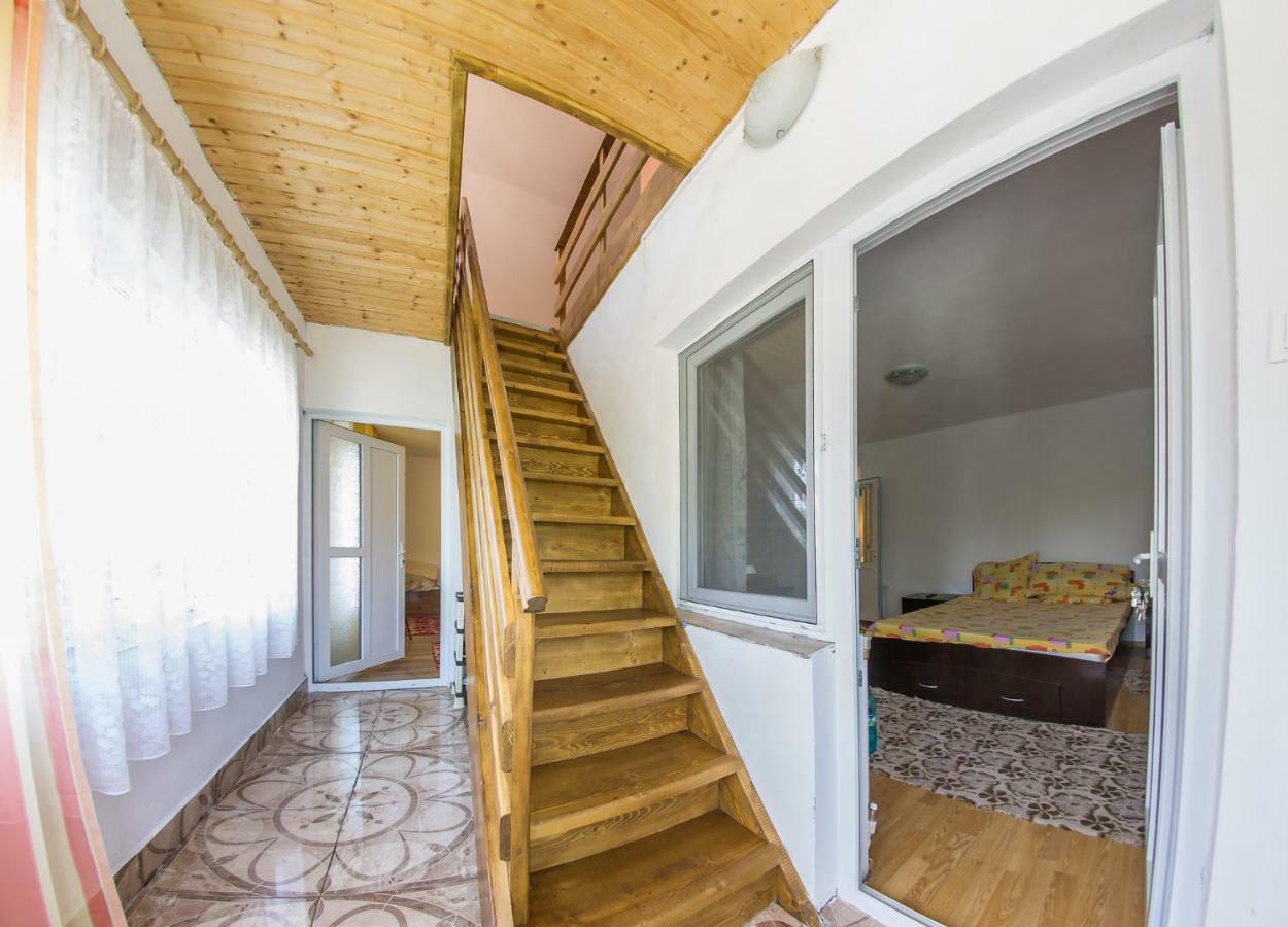 Casa De Vacanta Jeny Novaci-Straini Ngoại thất bức ảnh
