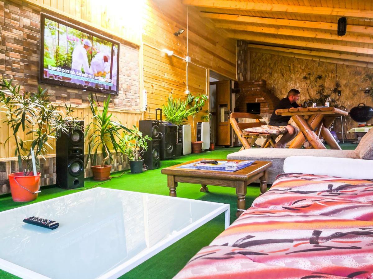 Casa De Vacanta Jeny Novaci-Straini Ngoại thất bức ảnh