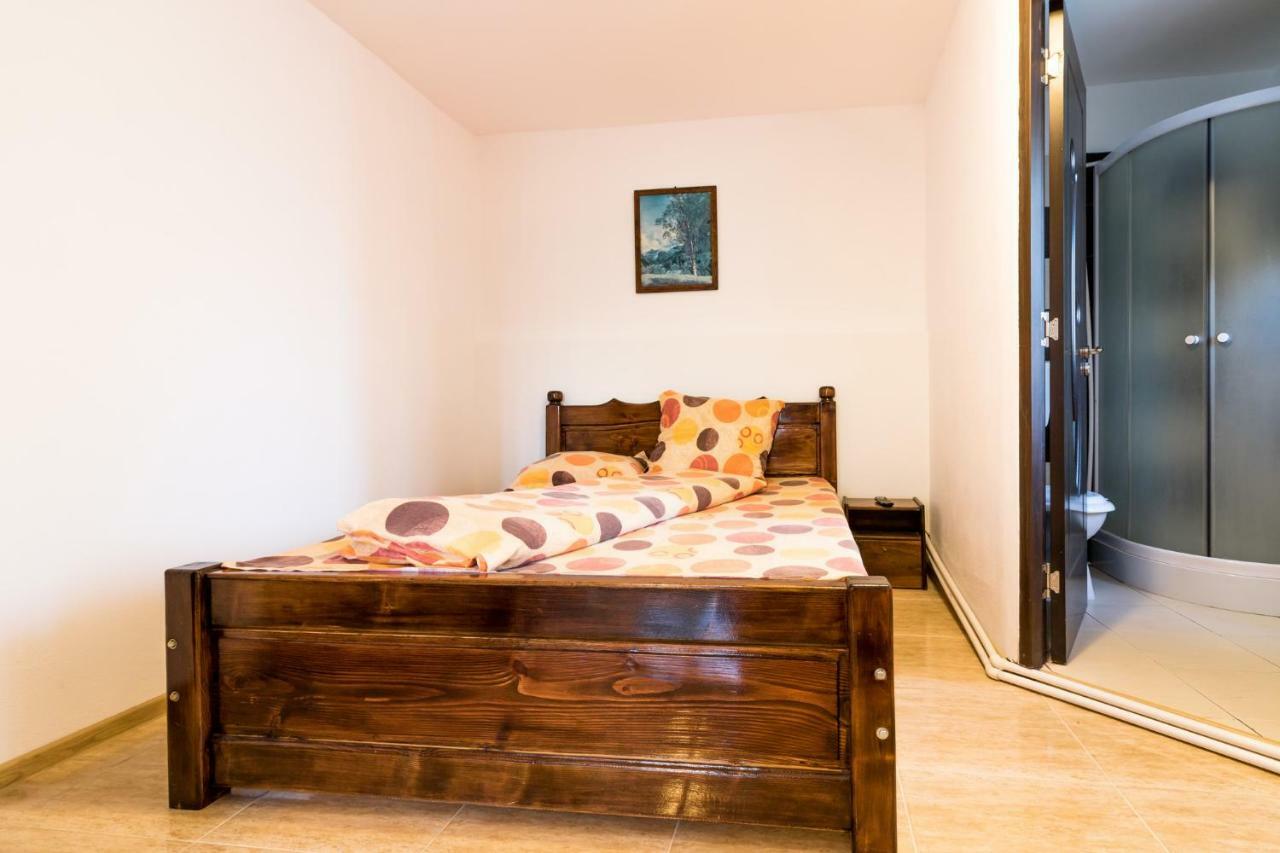 Casa De Vacanta Jeny Novaci-Straini Ngoại thất bức ảnh