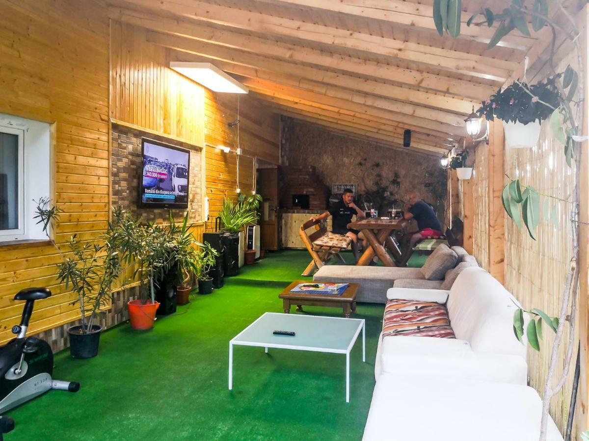 Casa De Vacanta Jeny Novaci-Straini Ngoại thất bức ảnh