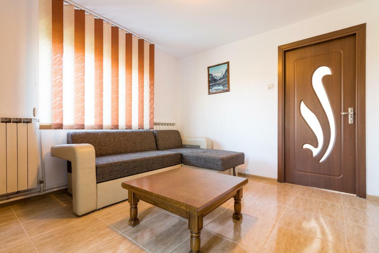 Casa De Vacanta Jeny Novaci-Straini Ngoại thất bức ảnh