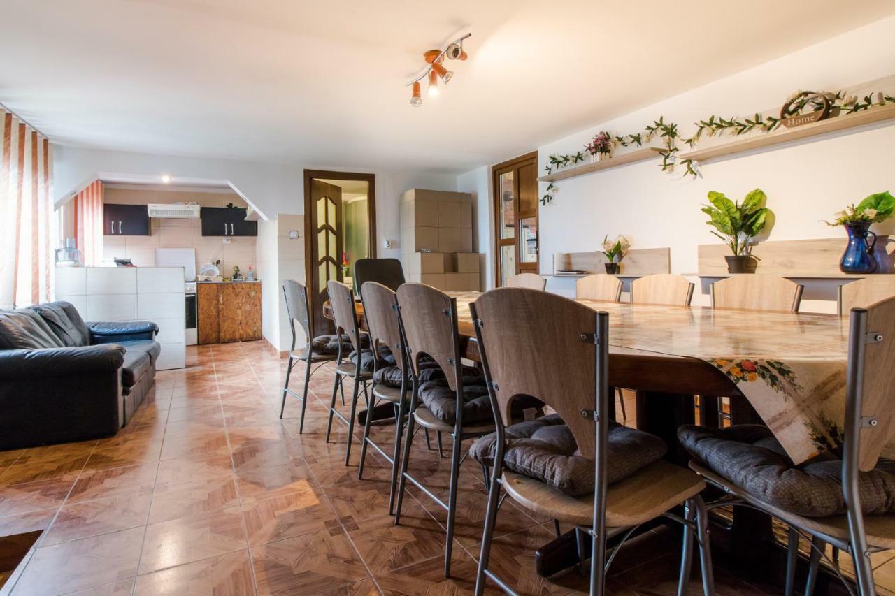 Casa De Vacanta Jeny Novaci-Straini Ngoại thất bức ảnh